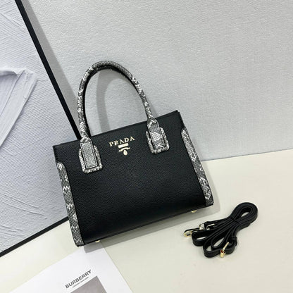 Prada - MK
95 dhs✅
high quality

Zain26
♥️♥️♥️