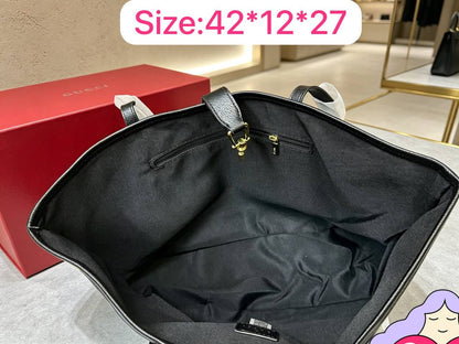 Gucci 
110 dhs🇦🇪🇦🇪
With box

Zain07
♥️♥️♥️