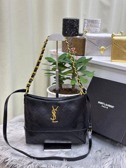 Chanel

with box
🎁🎁🎁

95 dhs👑

Zain244
♥️♥️♥️