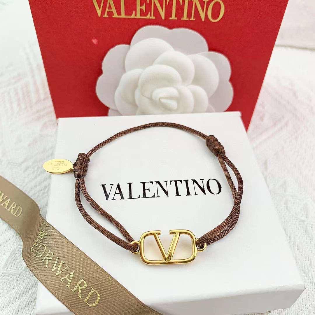 VALENTINO 
BRACELET
UNISEX
45 DHS🇦🇪🇦🇪 
WITH BOX AND PAPER BAG🎁🛍️

Zain89
♥️♥️♥️