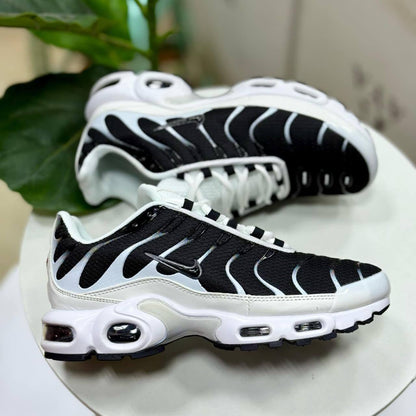 Airmax TN 

105 dhs🇦🇪🇦🇪

40 to 46 

Zain27
♥️♥️♥️