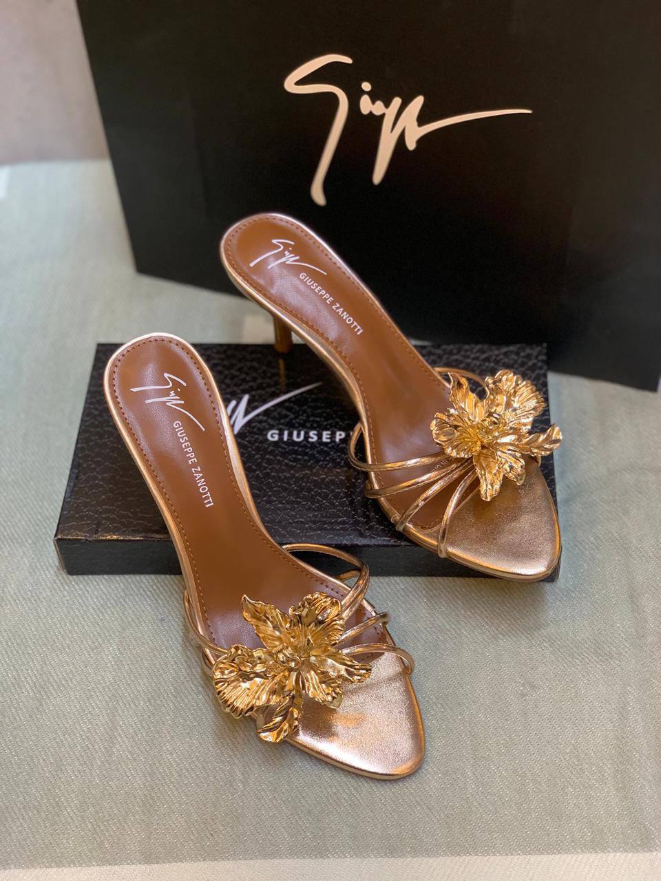 Giuseppe Zanotti  
Master quality 👌
230 dhs✅

Zain183
♥️♥️♥️