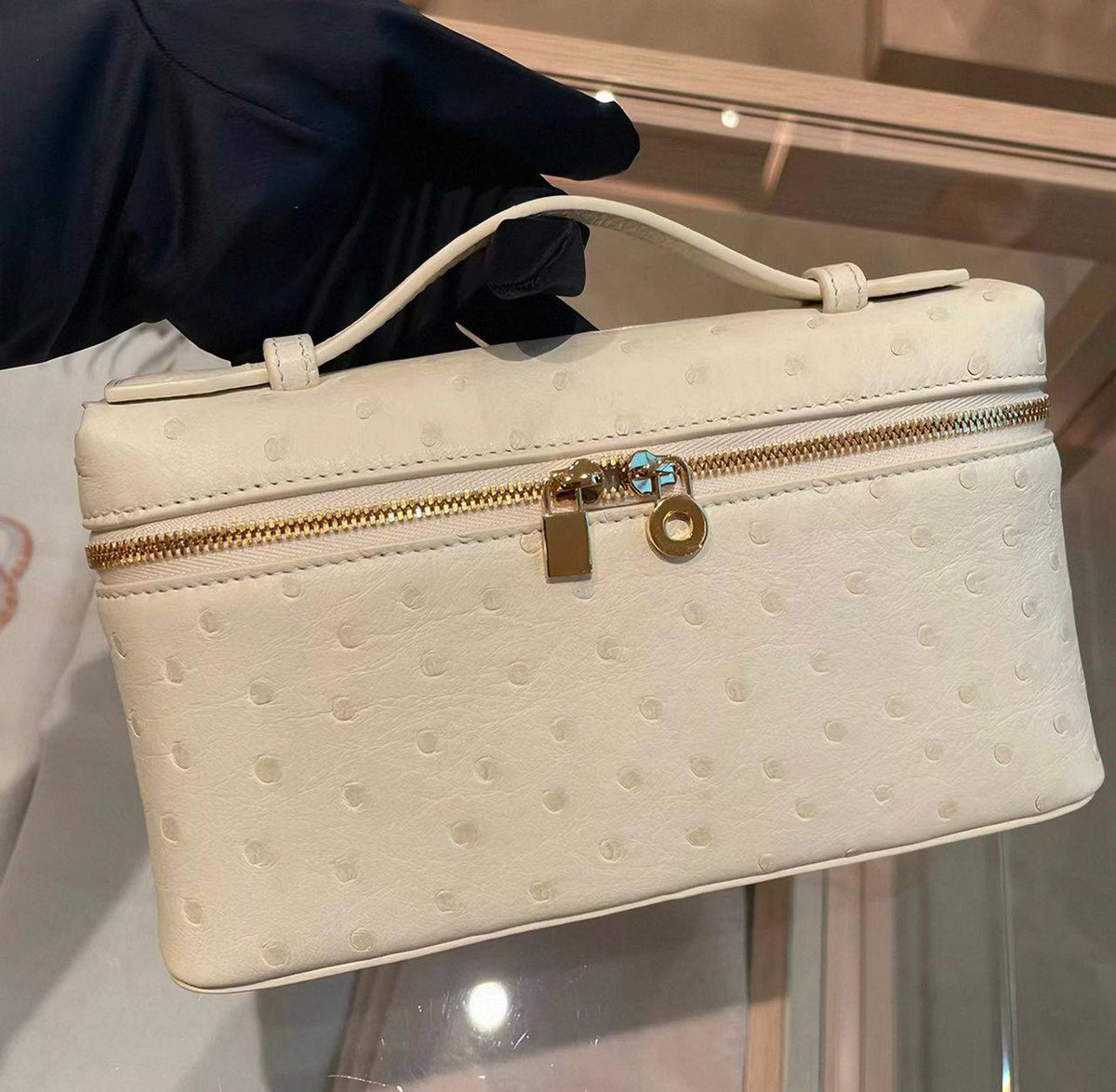 Loro piana

95 dhs🇦🇪🇦🇪

size：19cm

GOOD-quality 
with box

Zain35
♥️♥️♥️