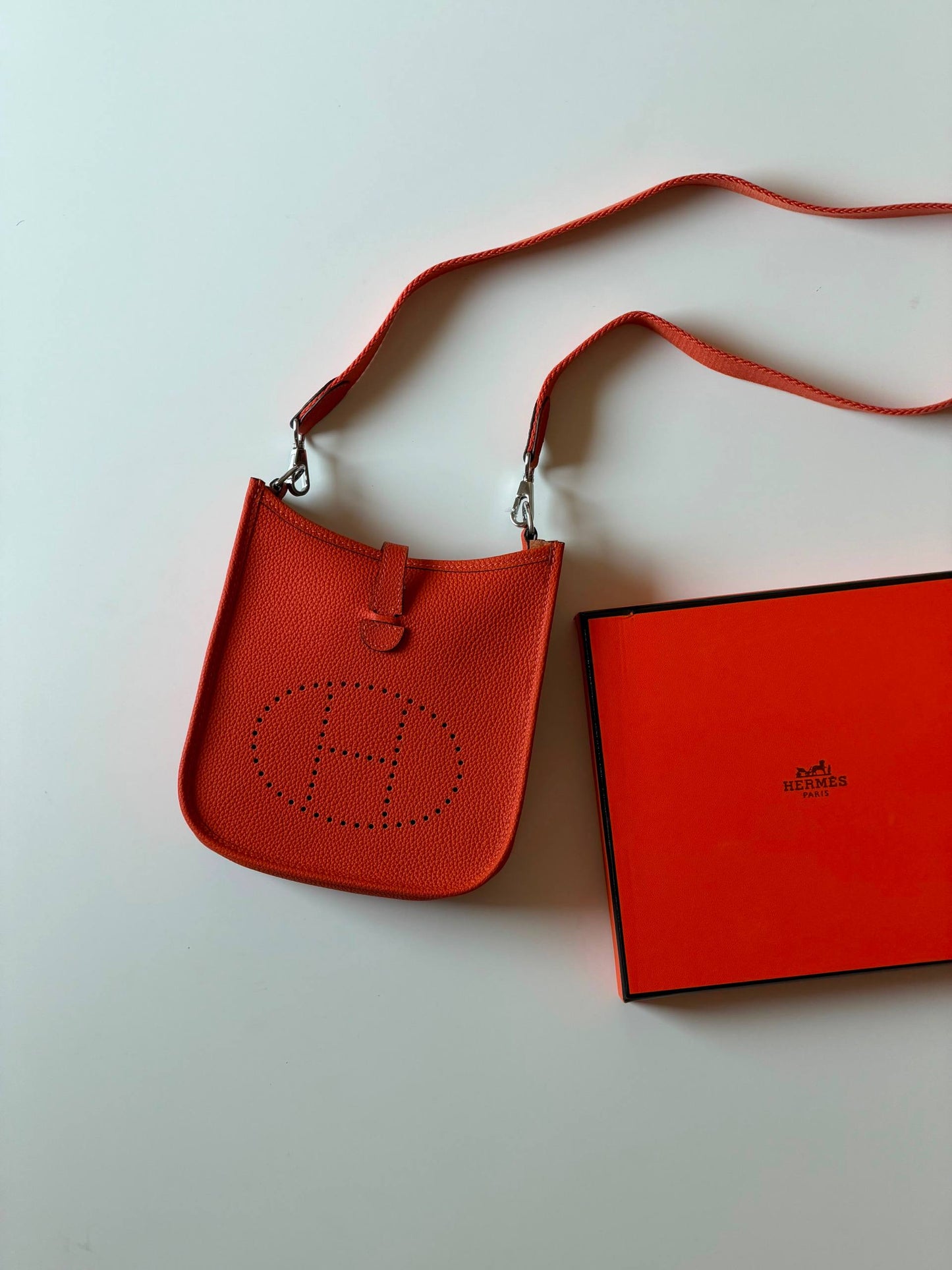 Hermes evelyne 16cm💥Master quality ✅with box 📦 
290 dhs🇦🇪🇦🇪

Zain52
♥️♥️♥️