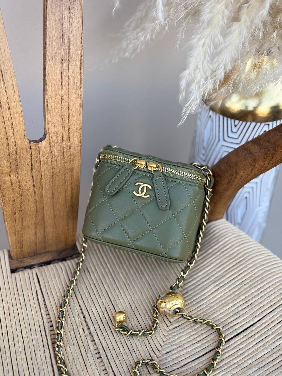 CHANEL
12cm
320 dhs🌺
17cm
340 dhs🌺
Top quality 
With box🎁

Zain167
♥️♥️♥️