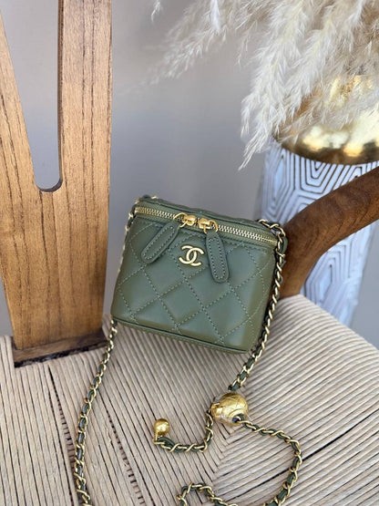 CHANEL
12cm
320 dhs🌺
17cm
340 dhs🌺
Top quality 
With box🎁

Zain167
♥️♥️♥️
