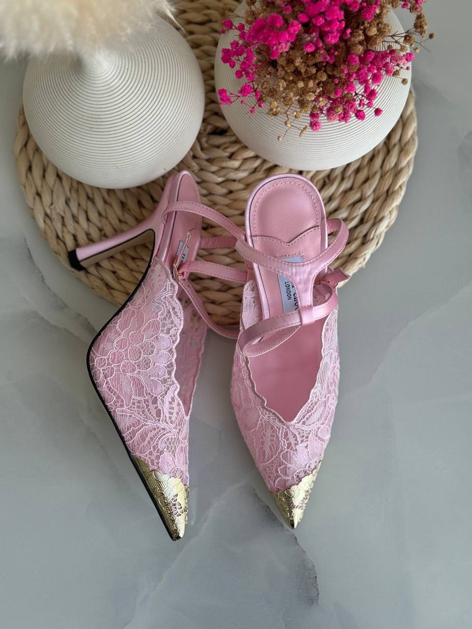 Jimmy choo
*Vip quality*
*Size 36 to 42*
490 dhs✅

Zain113
♥️♥️♥️