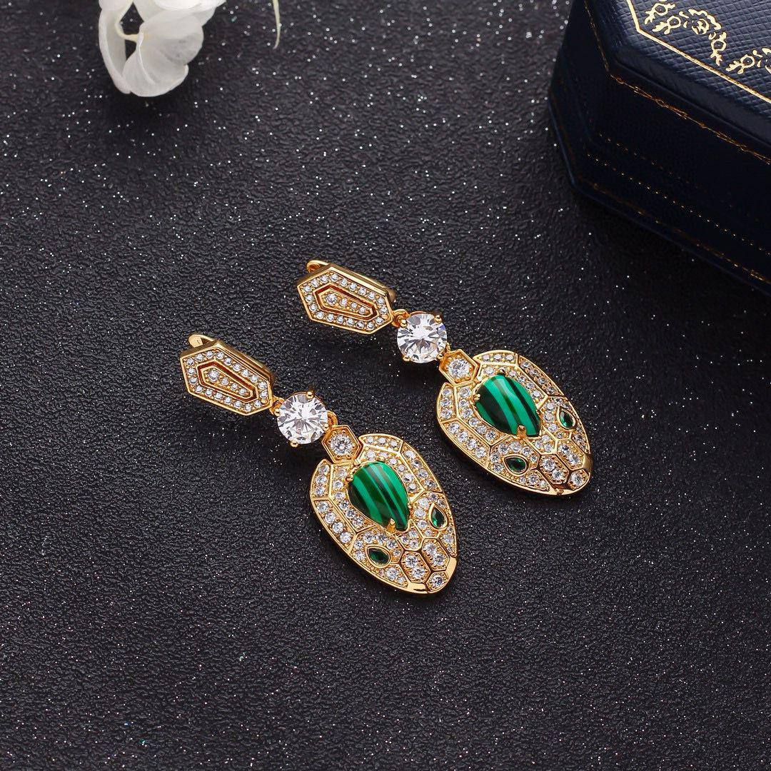 BVLGARI SET offer💥*
Necklace ❣️
Earring ❤️‍🔥
Breslat 🦋
Master quality 💯
With normal boxes 📦 
And paper bag 🛍️
300 dhs🪙💕
With master box 🗃️ 
330 dhs🪙💕

Zain216
♥️♥️♥️