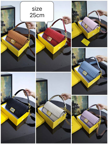 Fendi
110 dhs🇦🇪🇦🇪
with box
size 25cm
High quality

Zain26
♥️♥️♥️