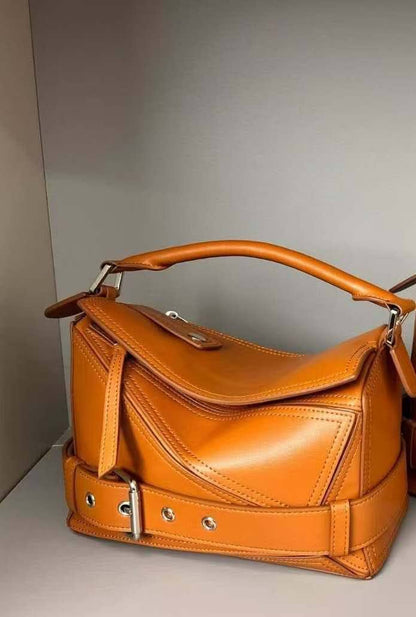 Loewe Master
350 dhs🪙🌺
26 CM

Zain10
♥️♥️♥️