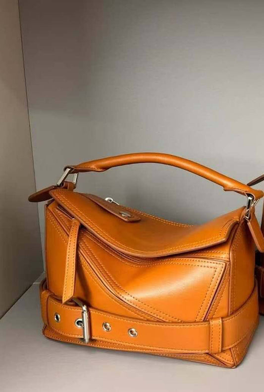 Loewe Master
350 dhs🪙🌺
26 CM

Zain10
♥️♥️♥️
