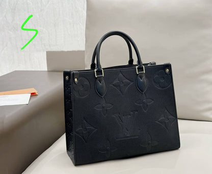 LV
 ONTHEGO GOOD QUALITY MEDUIM SIZE NEW CAME 
100 dhs✅

Zain295
♥️♥️♥️