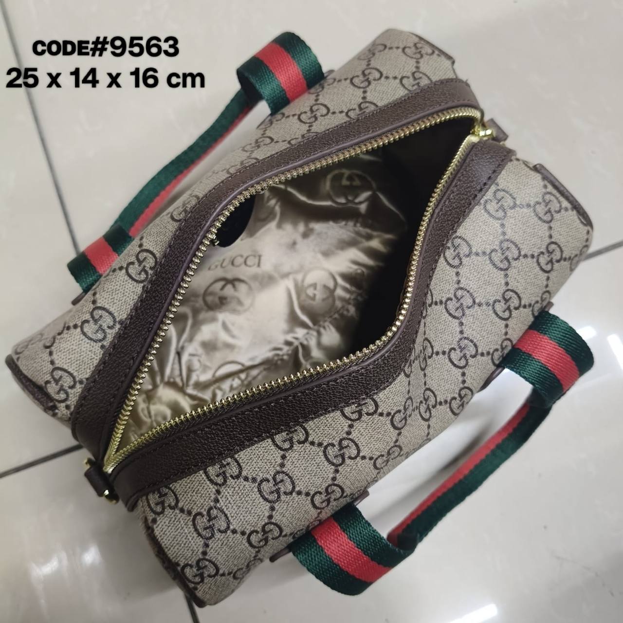 GUCCI ʜᴀɴᴅʙᴀɢ GG
ᴄᴀɴᴠᴀs ᴀɴᴅ ʟᴇᴀᴛʜᴇʀ ᴍᴀᴛᴇʀɪᴀʟ
ᴡɪᴛʜ ʟᴏɴɢ ʙᴇʟᴛ sᴛʀᴀᴘ
sɪᴢᴇ : 25 cm / 23 cm

75 dhs💓

Zain31
♥️♥️♥️