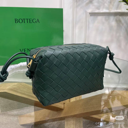 BOTTEGA   
GOOD QUALITY 
SIZE:20×10×17cm   
90 dhs🪙

withbox  
🎁🎁🎁

Zain04
♥️♥️♥️