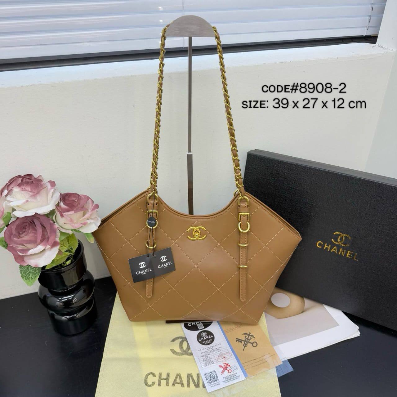 CHANEL ᴍᴀxɪ ᴛᴏᴛᴇʙᴀɢ
ɪɴ ɢᴏʟᴅ ᴄʜᴀɪɴ ʙᴇʟᴛ sᴛʀᴀᴘ
ʜᴀʀᴅ ʟᴇᴀᴛʜᴇʀ ᴍᴀᴛᴇʀɪᴀʟ
sɪᴢᴇ : 39 cm
NO BOX

80 dhs🪙🌨️

Zain31
♥️♥️♥️