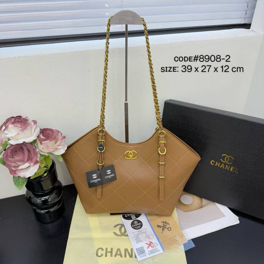 CHANEL ᴍᴀxɪ ᴛᴏᴛᴇʙᴀɢ
ɪɴ ɢᴏʟᴅ ᴄʜᴀɪɴ ʙᴇʟᴛ sᴛʀᴀᴘ
ʜᴀʀᴅ ʟᴇᴀᴛʜᴇʀ ᴍᴀᴛᴇʀɪᴀʟ
sɪᴢᴇ : 39 cm
NO BOX

80 dhs🪙🌨️

Zain31
♥️♥️♥️