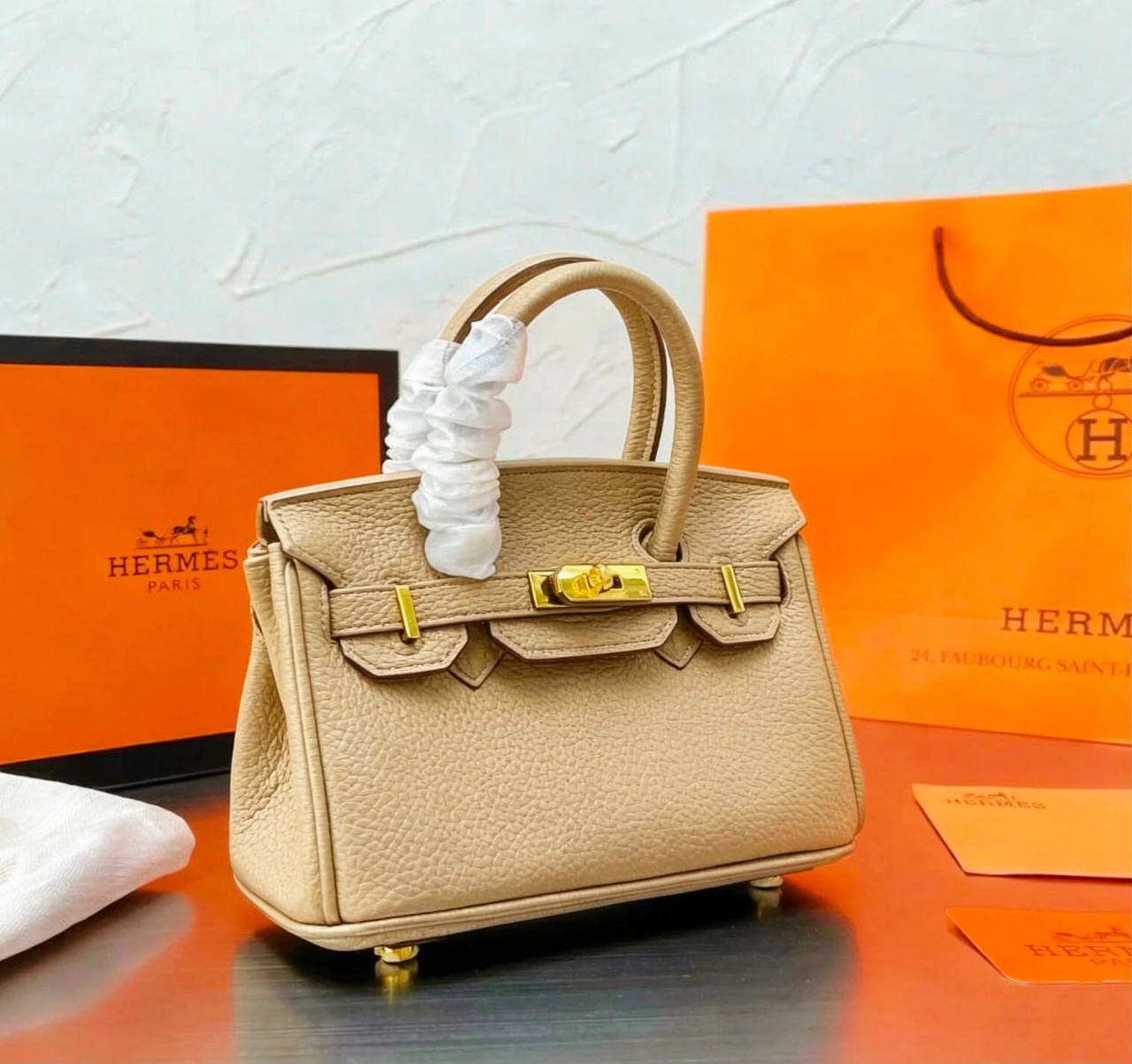 HERMES BIRKIN SMALL SIZE GOOD QUALITY WITH BOX 
110 dhs🇦🇪🇦🇪

Zain295
♥️♥️♥️