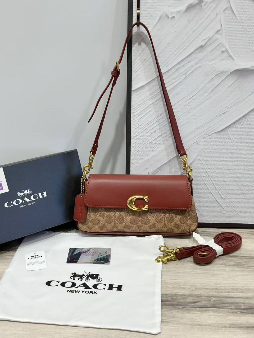 Coach

100 dhs🇦🇪🇦🇪🇦🇪

With box
25 cm

Zain219
♥️♥️♥️