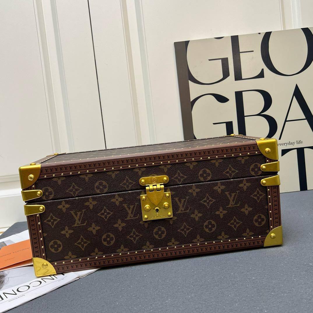 LV Box
Jewelry Box Matster quality 
690 dhs❣️

Zain228
♥️♥️♥️