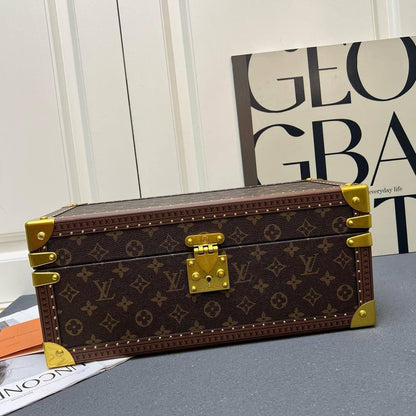 LV Box
Jewelry Box Matster quality 
690 dhs❣️

Zain228
♥️♥️♥️