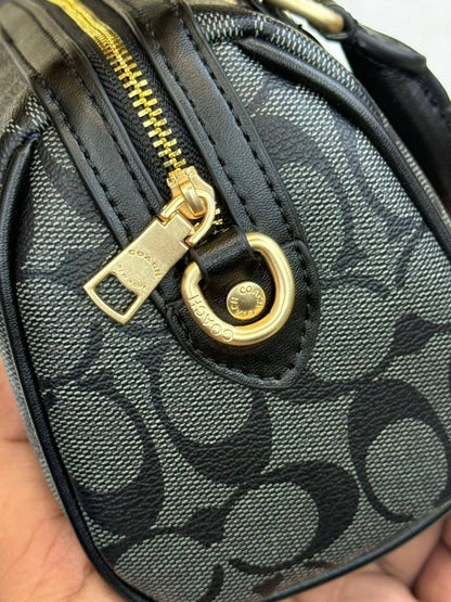 COACH 
PREMIUM QUALITY 💯
90 DHS✅
WITH BOX 📦

Zain28
♥️♥️♥️