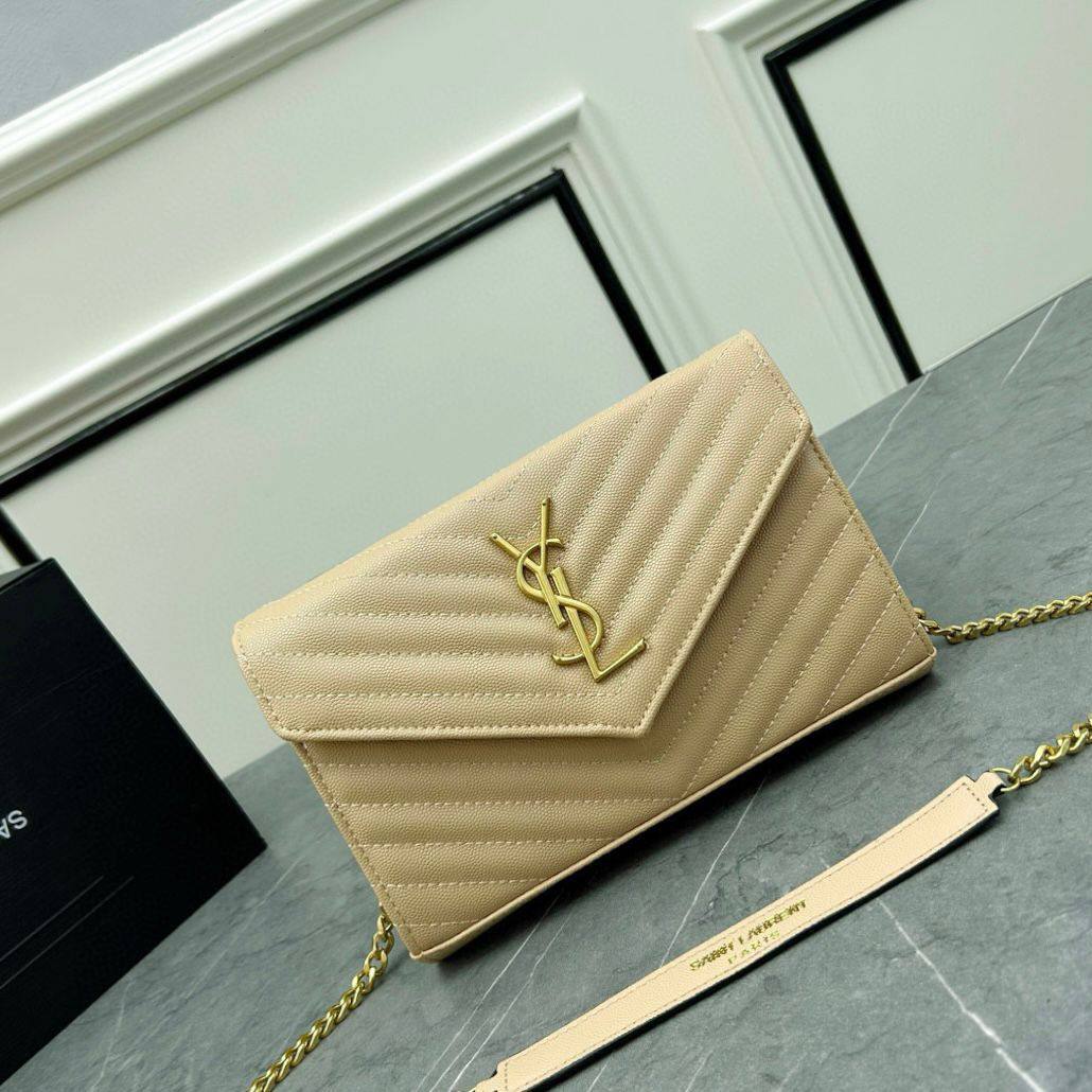 YSL 
GOOD QUALITY 
WITH BOX 
🎁🎁🎁

95 dhs✅

Zain295
♥️♥️♥️