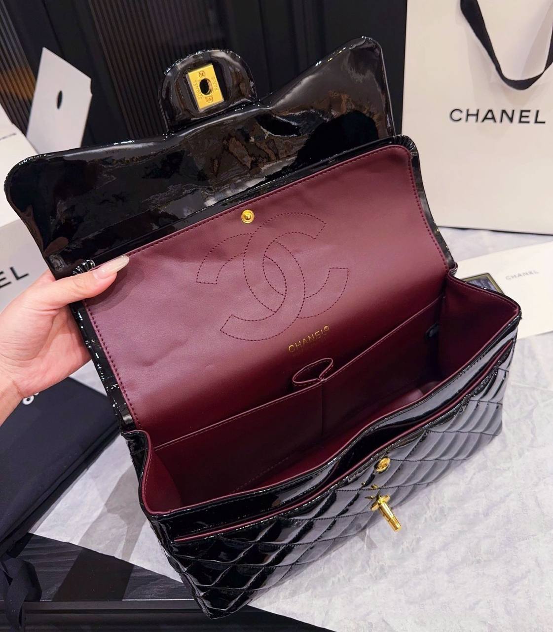 FENDI 
COPY ONE 
180 dhs✅CHANEL 

WITH BOX  
🎁🎁🎁

110 dhs✅
SIZE: 25cm

Zain39
♥️♥️♥️

Zain39
♥️♥️♥️