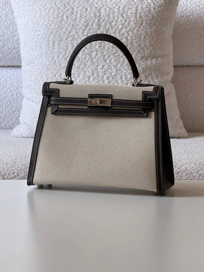 Hermes kelly 25cm💕master quality😍

with box❤️
🎁🎁🎁

480 dhs🪙💚

Zain52
♥️♥️♥️