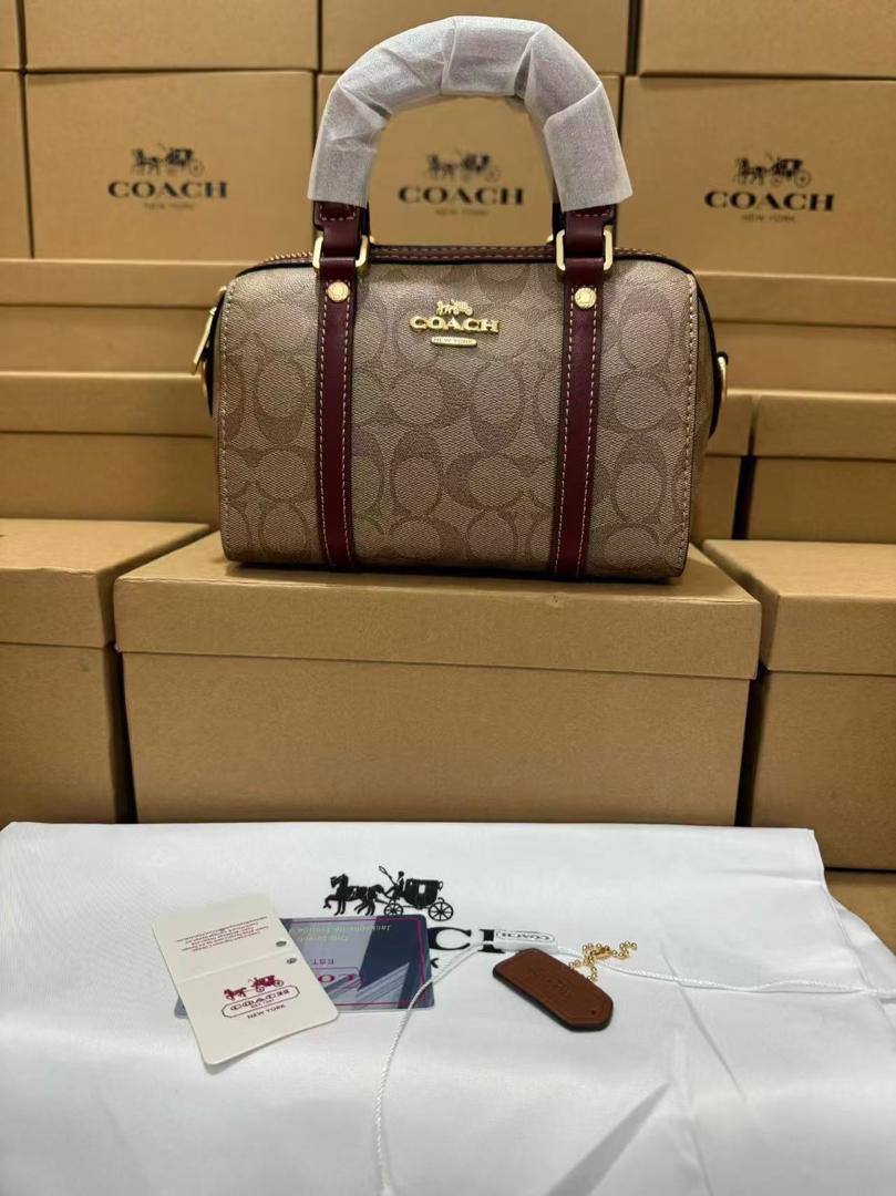 Coach
100 dhs🇦🇪🇦🇪
with box
size 20cm

Zain26
♥️♥️♥️