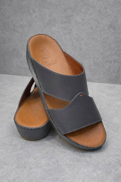 Orginal Slipper 
230 dhs🪙🌨️ 
Size (40/41/42/43/44/45/46)

Zain78
♥️♥️♥️