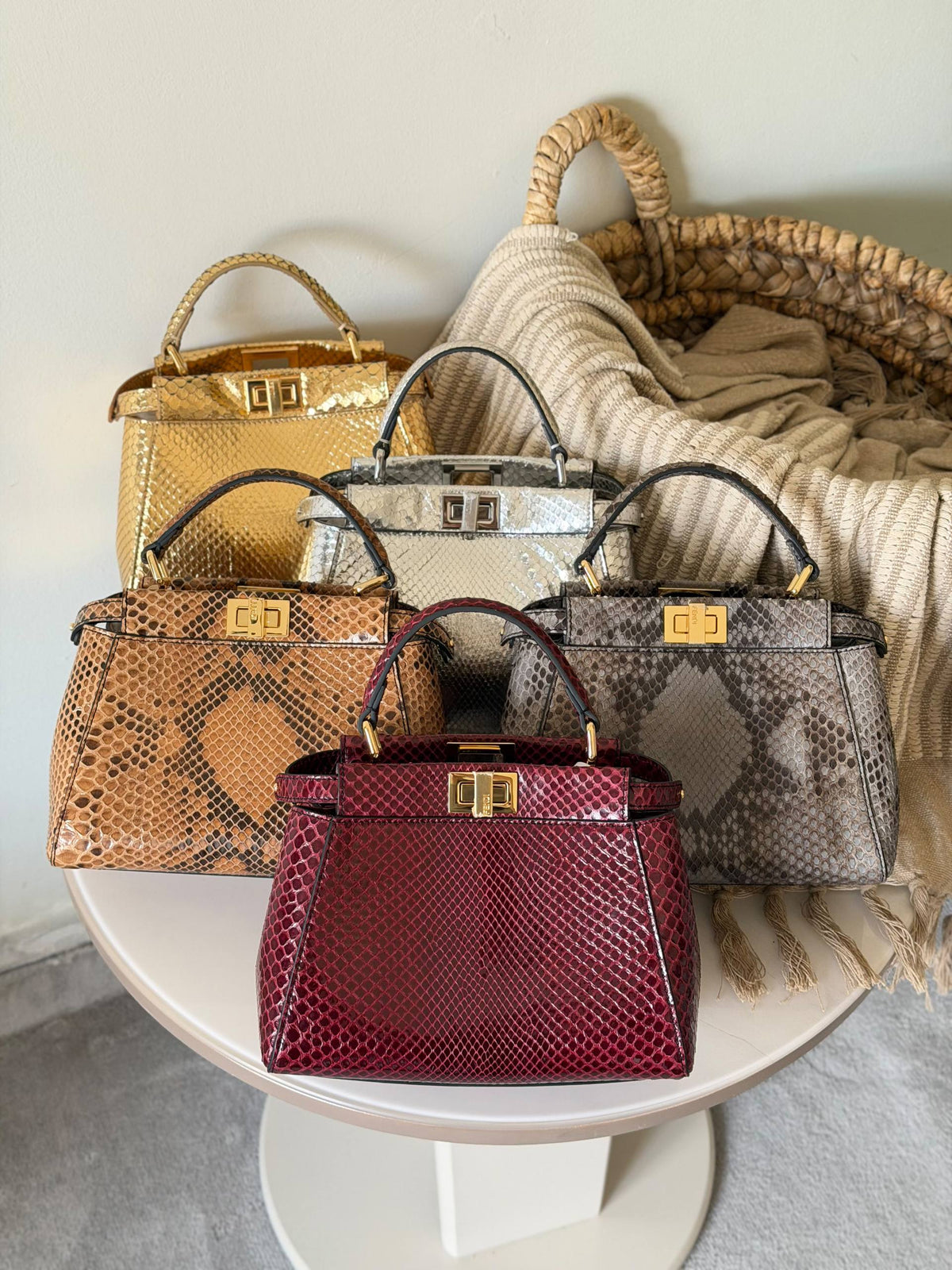 Fendi. Peekaboo 
Snake leather 
Size :23 cm

For Price 👇 WhatsApp✅
0568585901 
0507557372
0552275751 Owner Zain 👌

Zain315
♥️♥️♥️