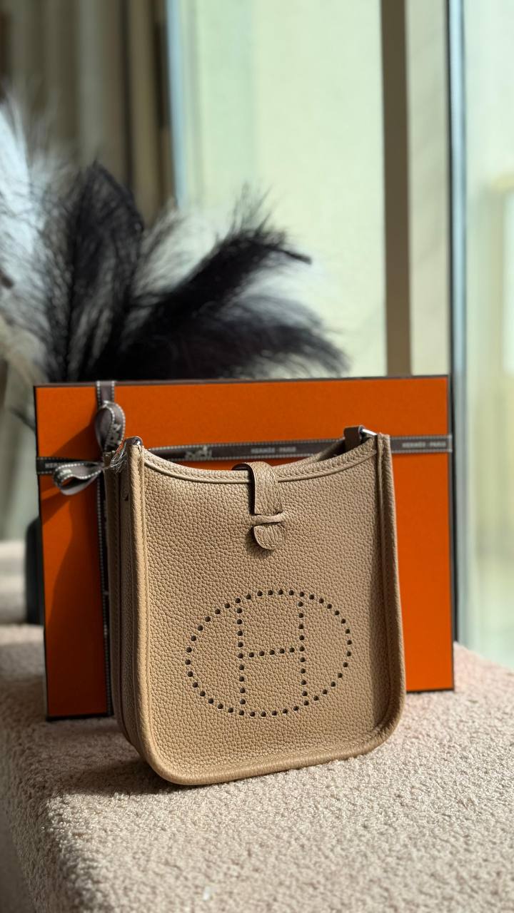 HERMES 🧡
MINI EVELYNE 16 cm
*with original packing*🎁
*HANDMADE*
For Price 👇 WTSP Text Zain 0568585901

Zain280
♥️♥️♥️