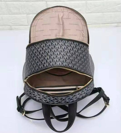 MK BACKPACK NEW CAME GOOD QUALITY 
95 dhs🇦🇪🇦🇪

Zain295
♥️♥️♥️