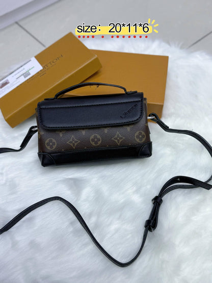 LV

✨✨NEW ✨✨

90 dhs❣️

with box
🎁🎁🎁

Zain38
♥️♥️♥️