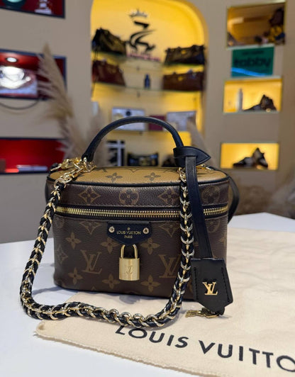 LV
with box
🎁🎁🎁

Size 19*12cm
95 dhs🇦🇪

Zain114

اطلبوها من الوتس المثبت في الأعلى👆🏻👆🏻

تواصلو معنا 👈🏻 Zain 
For order WhatsApp pinned 👆🏻

♥️♥️♥️