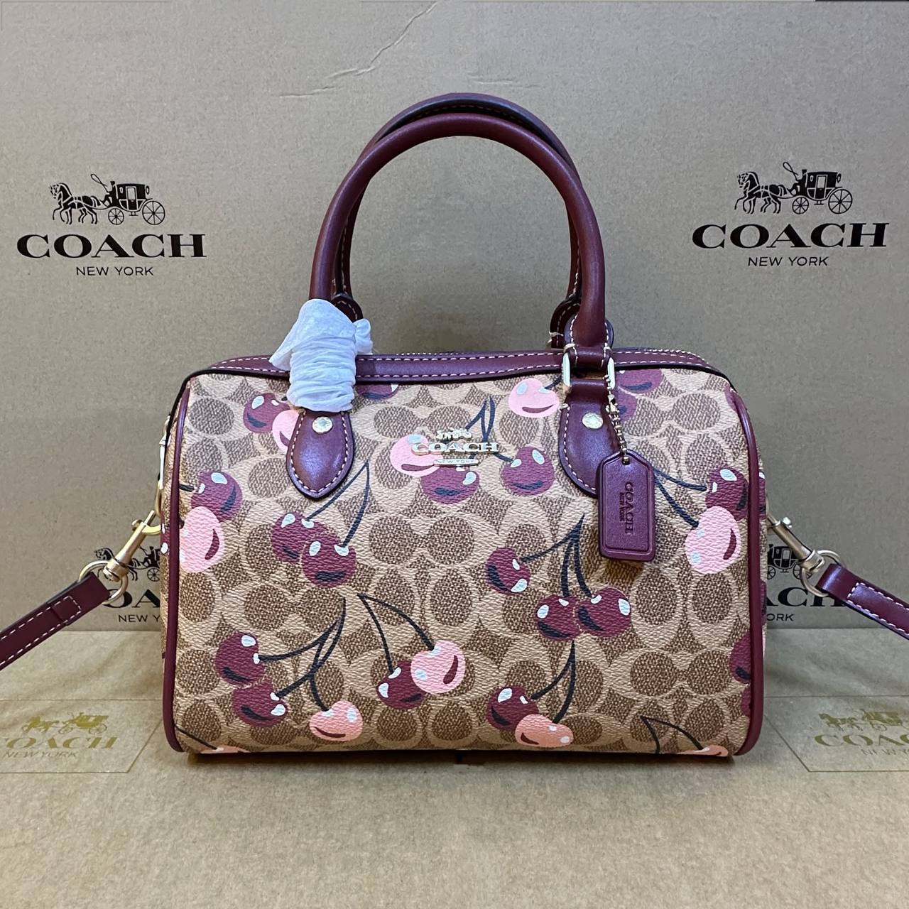 COACH 
HIGH QUALITY 
WITH BOX 
120 dhs💓
25cm

Zain39
♥️♥️♥️