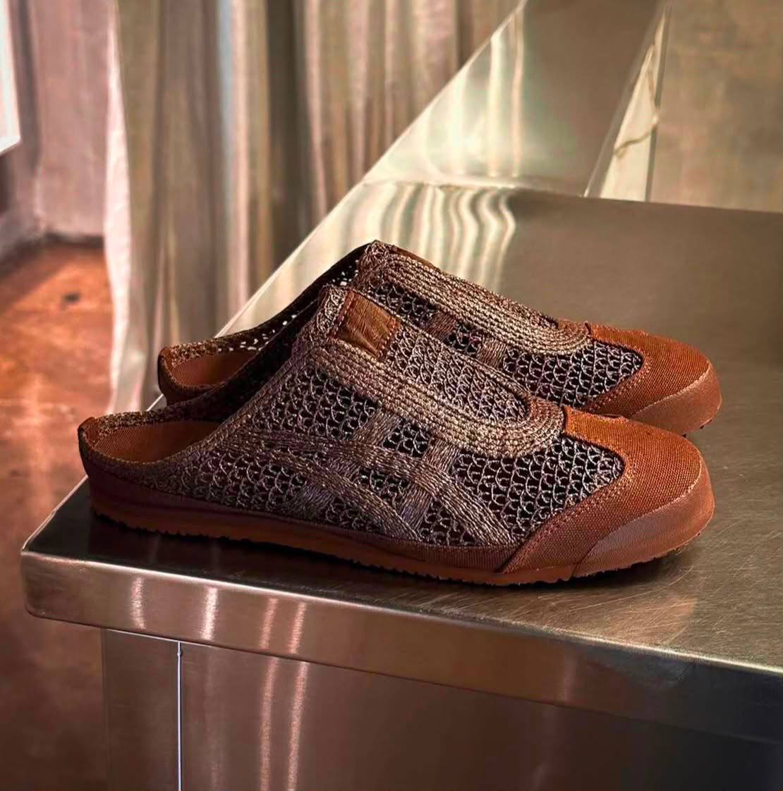 Mexico 66 Sabot , 
Size 36 to 45 
230 dhs🇦🇪🇦🇪

Zain196
♥️♥️♥️
