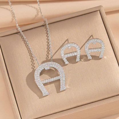 New arrival stainless steel chain Sets 
45 dhs🪙🌨️ / set without box 
55 dhs🪙🌨️ / set with branded box and paperbag

Zain243
♥️♥️♥️