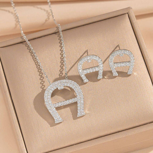 New arrival stainless steel chain Sets 
45 dhs🪙🌨️ / set without box 
55 dhs🪙🌨️ / set with branded box and paperbag

Zain243
♥️♥️♥️