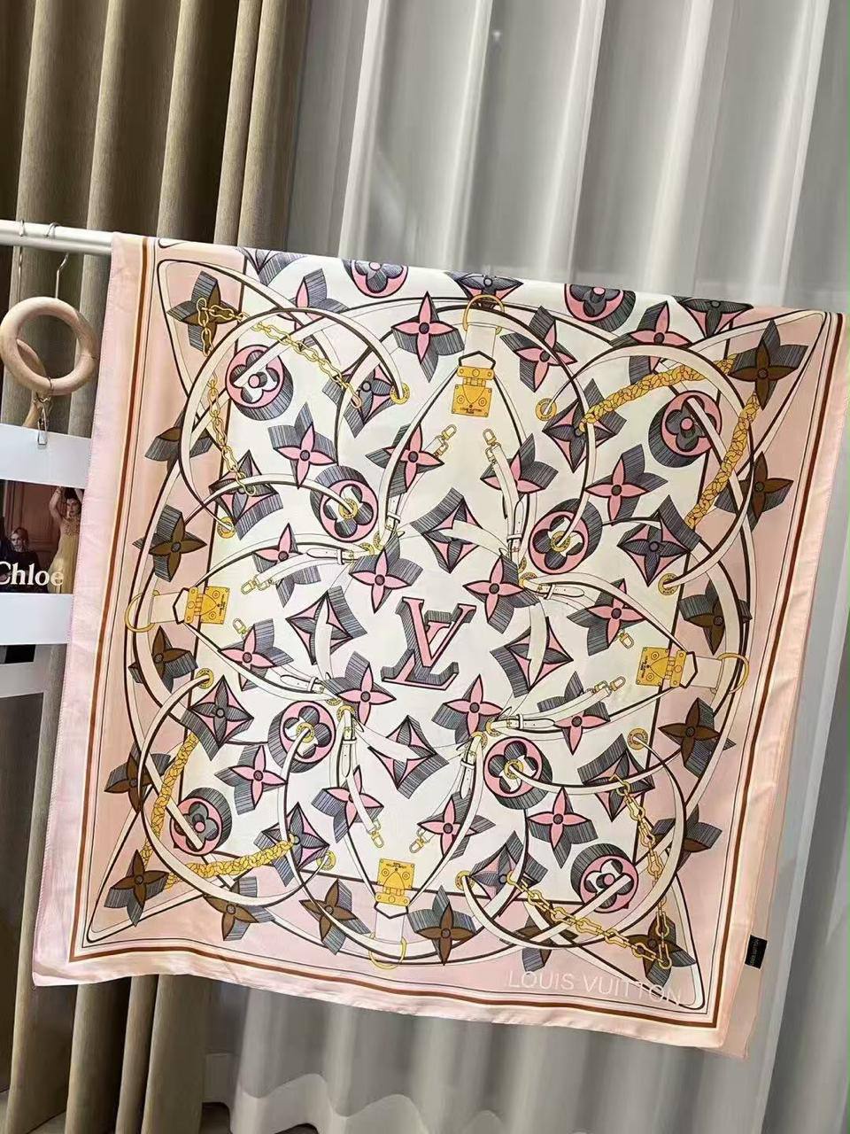 Silk scarf 
40 dhs🇦🇪🇦🇪

Zain93
♥️♥️♥️