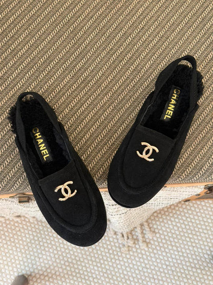 Chanel 
Size: 36 to 41
Super master quality 
480 dhs🪙💚

Zain198
♥️♥️♥️