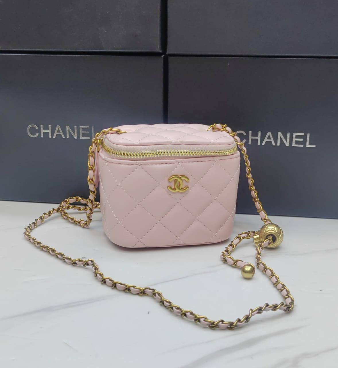 Chanel

withbox 
🎁🎁🎁

90 dhs✅

Zain143
♥️♥️♥️