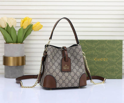 Bucket bag

100 dhs✅

with box
🎁🎁🎁

size 20×12×19cm

Zain42
♥️♥️♥️