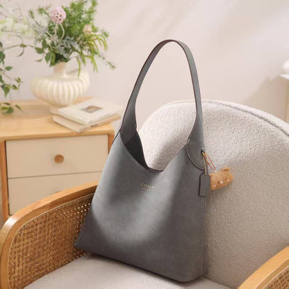 Coach 
size:34cm 
110 dhs❣️

Zain114
♥️♥️♥️