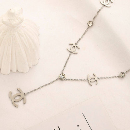 New branded necklace Stainless steel 18k gold plated 
Non tarnish 
30 dhs💓

Zain243
♥️♥️♥️