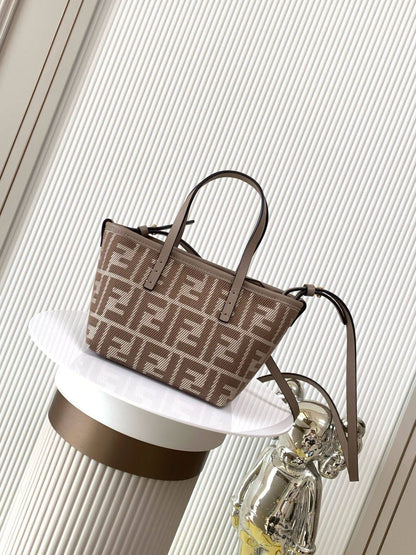 Fendi
Size :21.5cm


For Price 👇 WhatsApp✅
0568585901 
0507557372
0552275751 Owner Zain 👌


Zain325
♥️♥️♥️