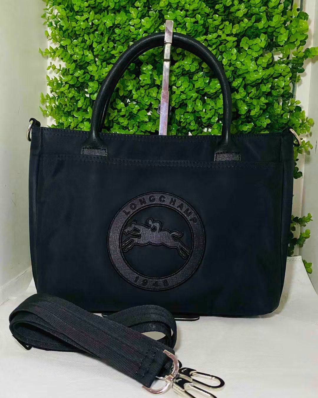 AVAILABLE

 LONGCHAMP 

HIGH QUALITY 🎁

85 dhs🇦🇪🇦🇪

Zain169
♥️♥️♥️