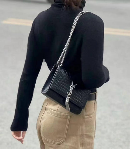 YSL 
GOOD QUALITY 
WITH BOX 
🎁🎁🎁

100 dhs✅

Zain39
♥️♥️♥️