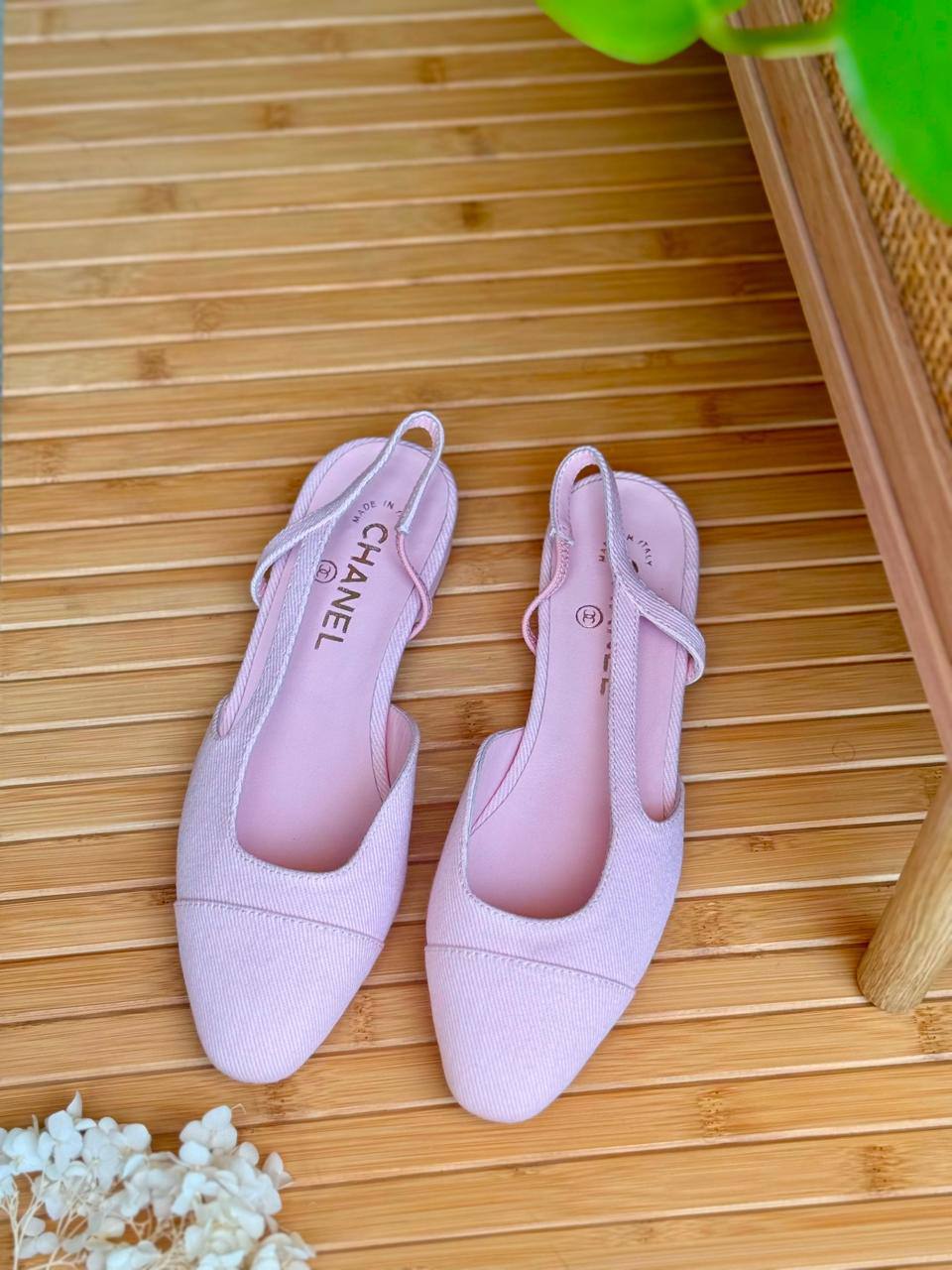 Chanel
Vip quality 
Size:36 to 41
450 dhs🇦🇪🇦🇪

Zain303
♥️♥️♥️