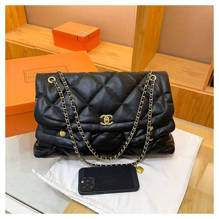 Chanel
110 dhs❣️
SIZE：40cm
Good-quality 

Zain35
♥️♥️♥️